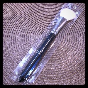 Dior brush #16